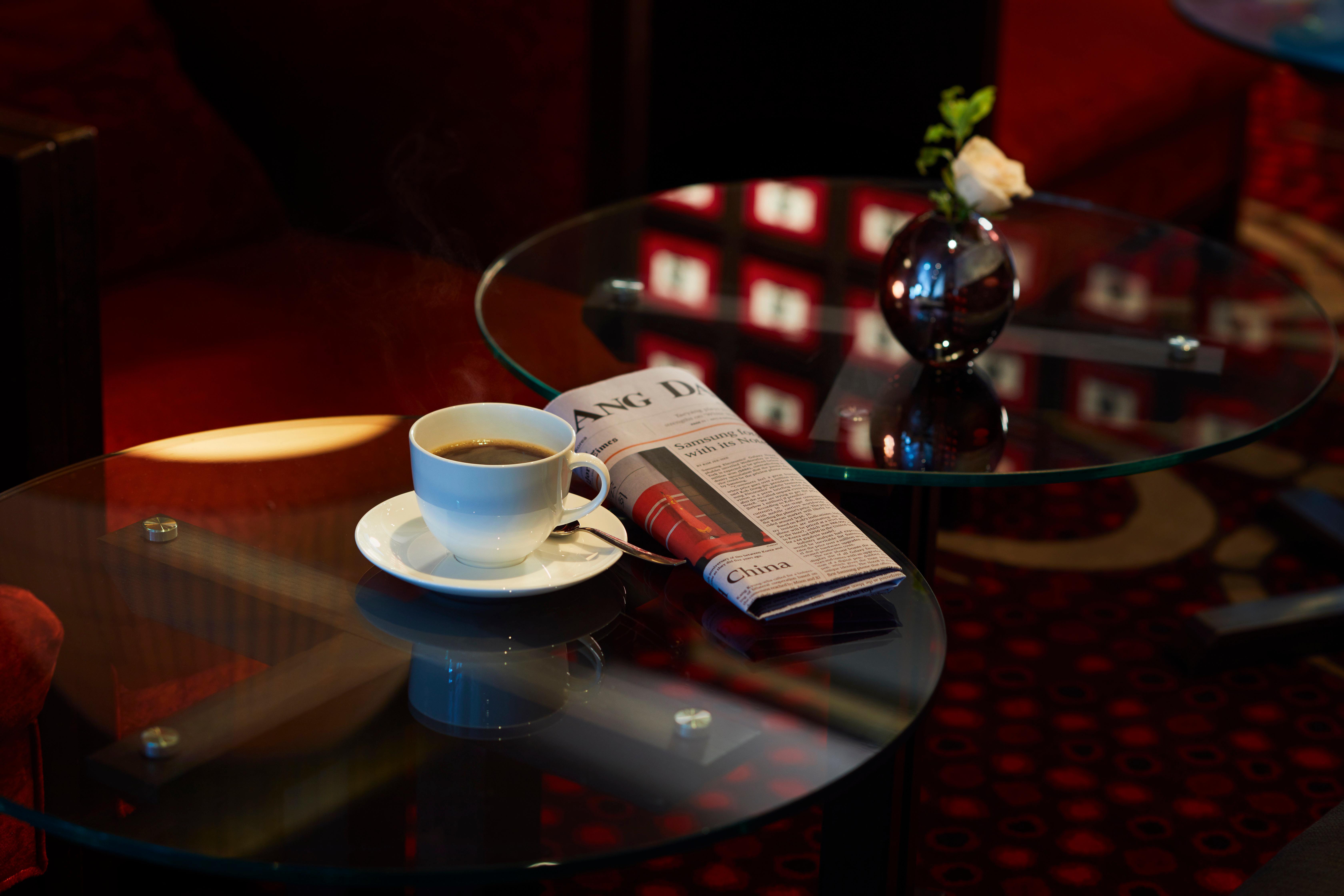 Intercontinental Seoul Coex, An Ihg Hotel Exteriör bild A newspaper on a table